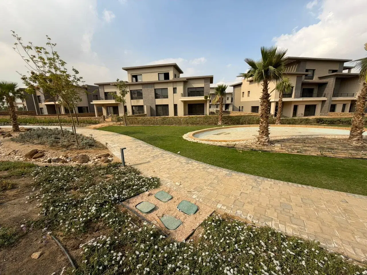 Charming Twinhouse for Sale in Swanlake Residences