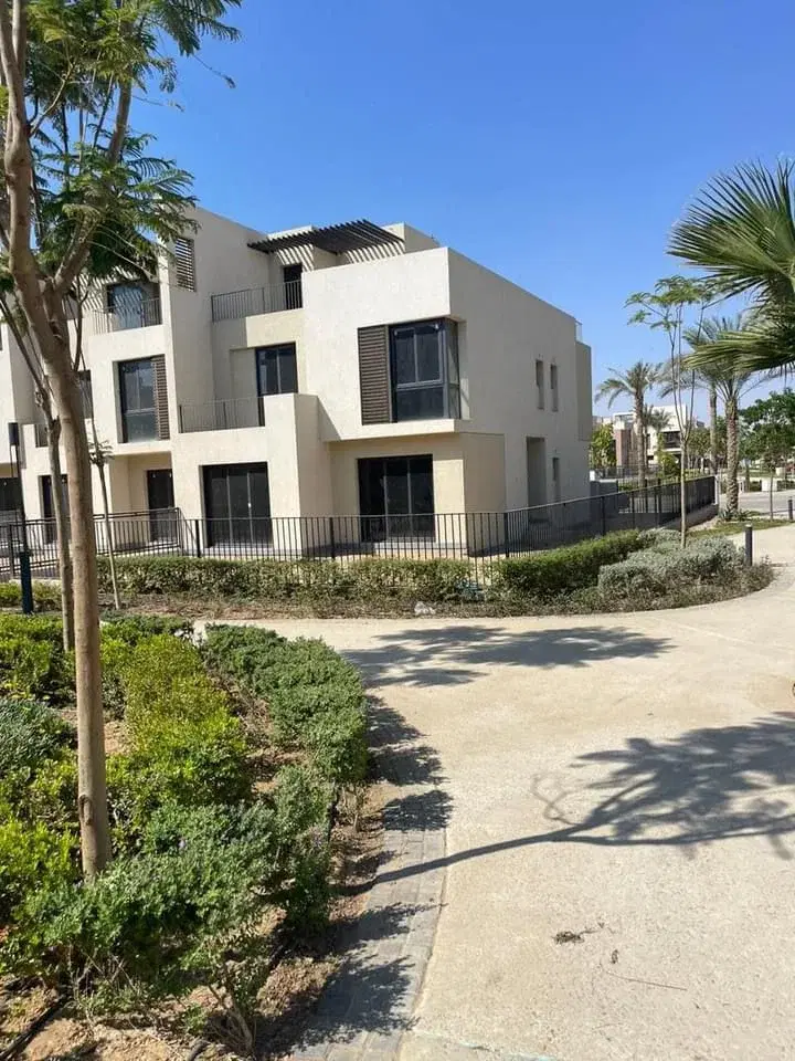 Stylish Townhouse Corner Available for Sale in Sodic East