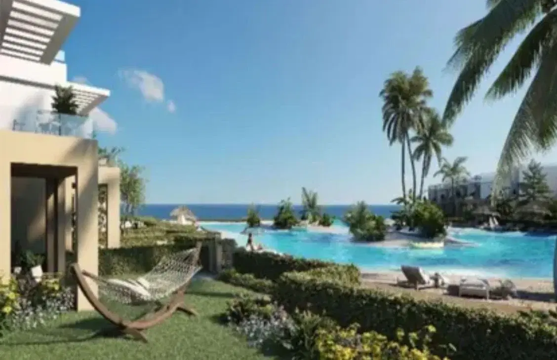 Luxurious Townhouse for Sale in Hyde Park North - Seashore