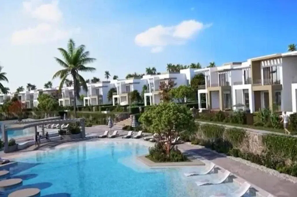Luxurious Townhouse for Sale in Hyde Park North - Seashore