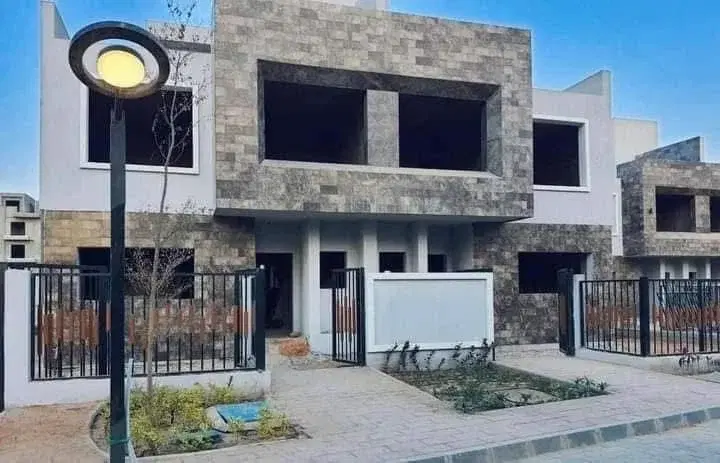 توين هاوس للبيع في صن كابيتال مع 3 غرف نوم في أكتوبر جاردنز من أرابيا هولدينج