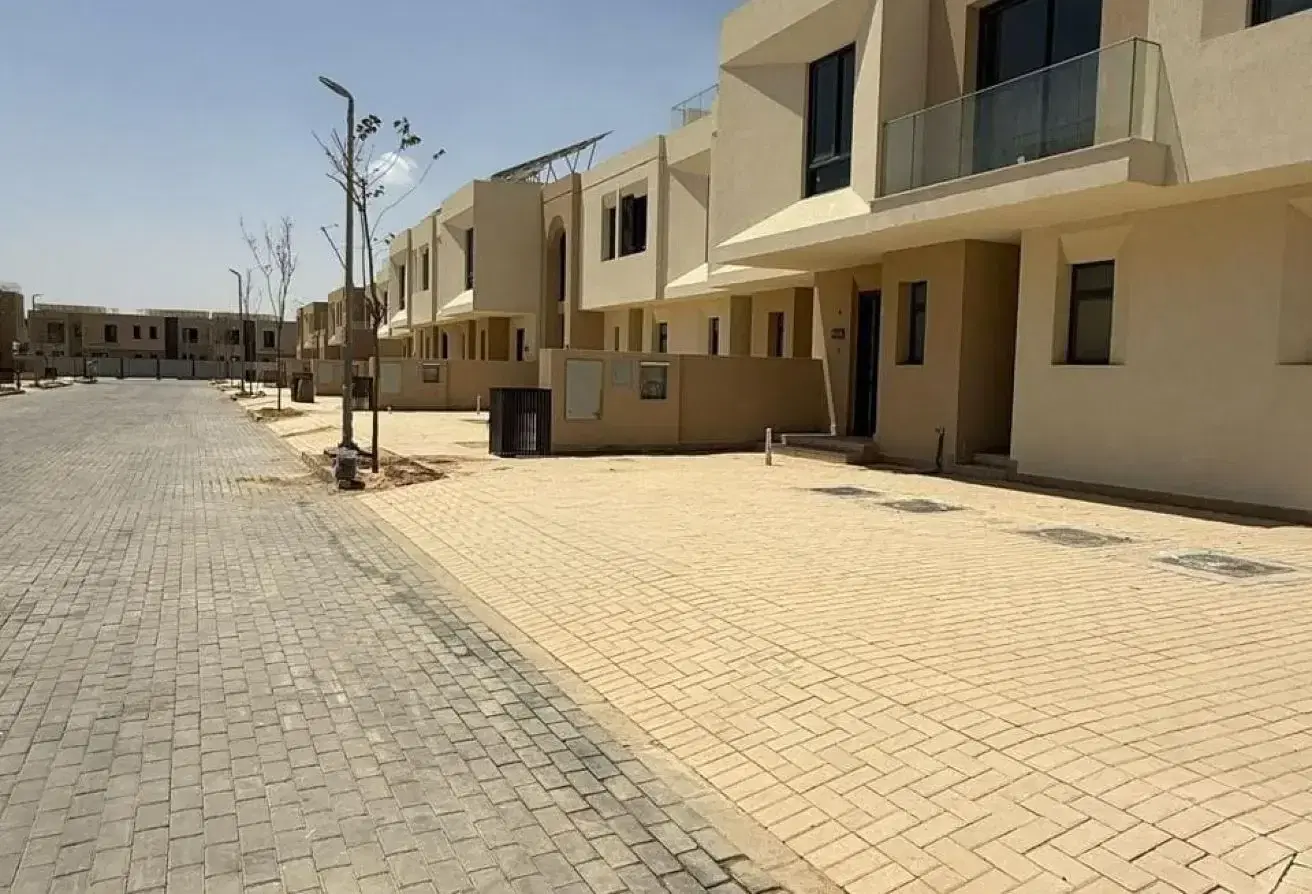 Stunning Townhouse for Sale in Vye