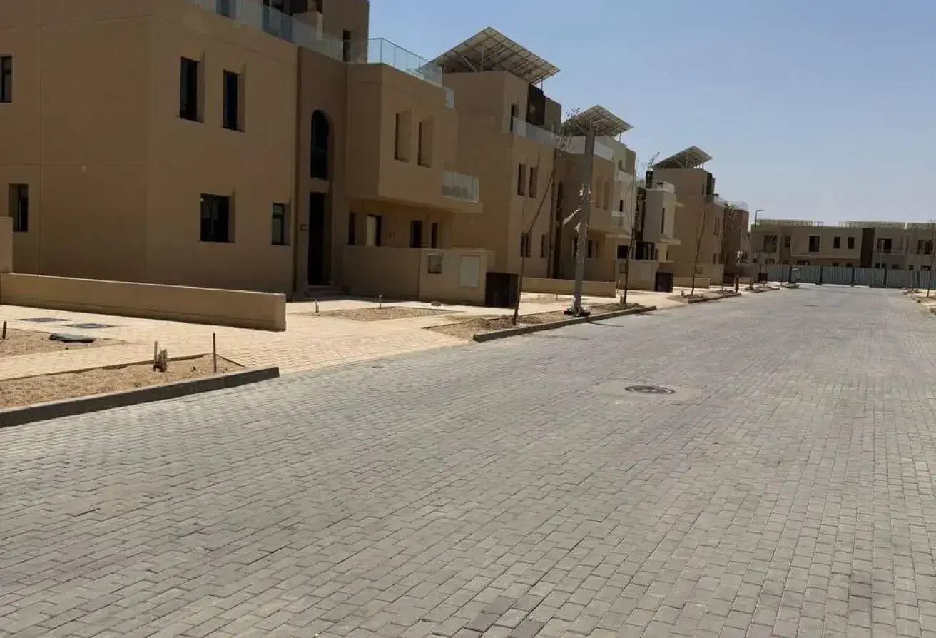 Stunning Townhouse for Sale in Vye