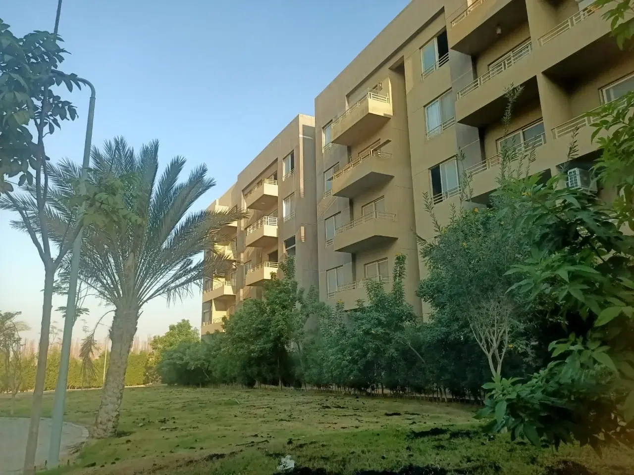شقة رائعة للبيع في قطامية جاردنز