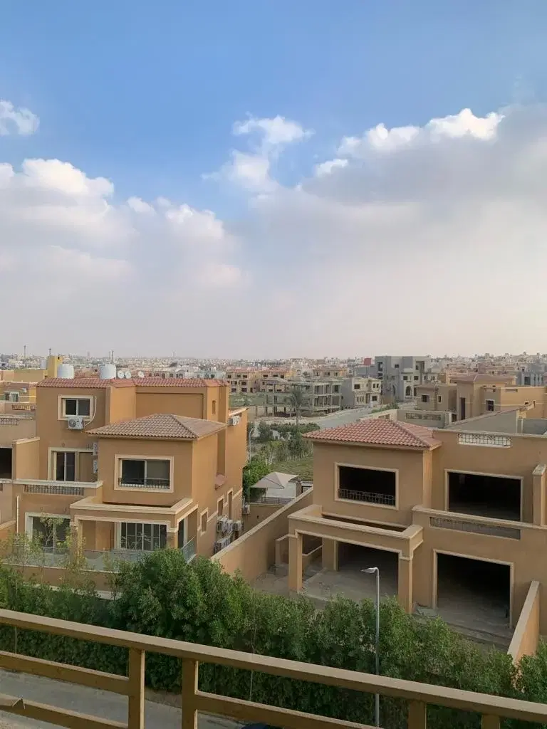 شقة فاخرة للبيع في قطامية جاردنز