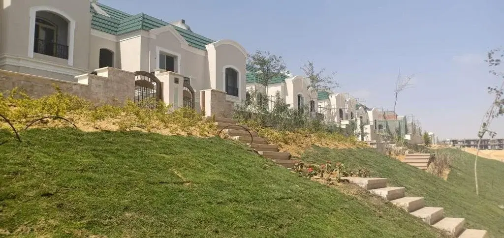شقة بنتهاوس فاخرة للبيع في كمبوند لافينير بالمستقبل سيتي من شركة الأهلي صبور