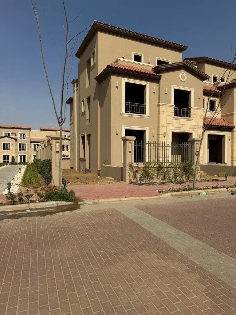 Stylish Townhouse for Sale in La Vista City