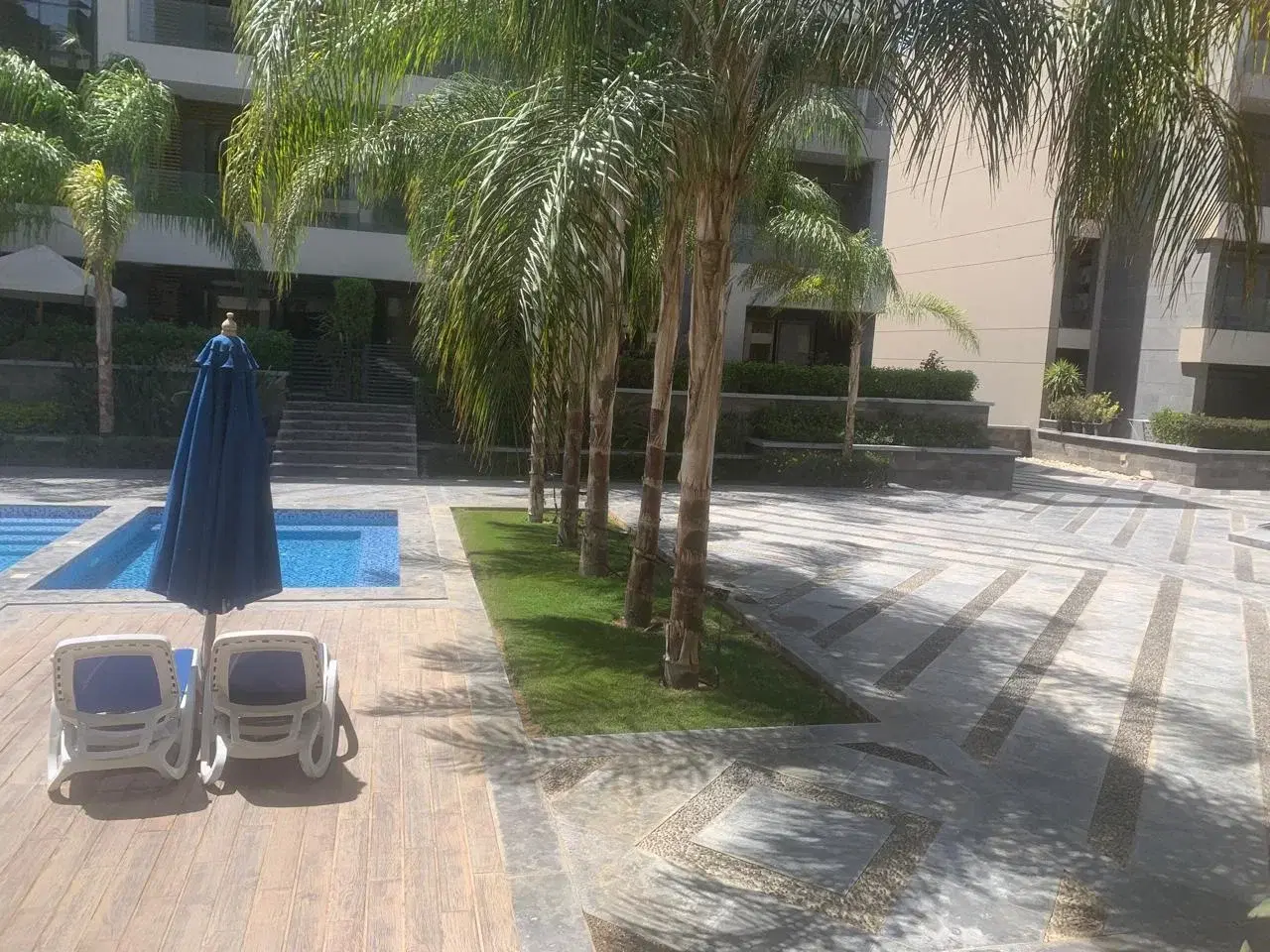 شقة أرضي 4 غرف للبيع في El Patio Casa - الشروق (لافيستا)
