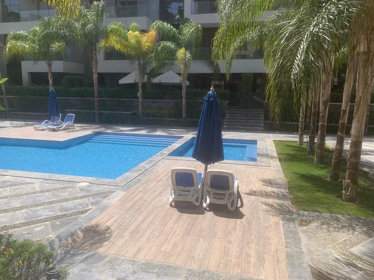 شقة أرضي 4 غرف للبيع في El Patio Casa - الشروق (لافيستا)