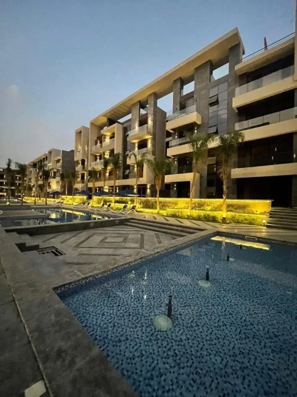 شقة أرضي 4 غرف للبيع في El Patio Casa - الشروق (لافيستا)