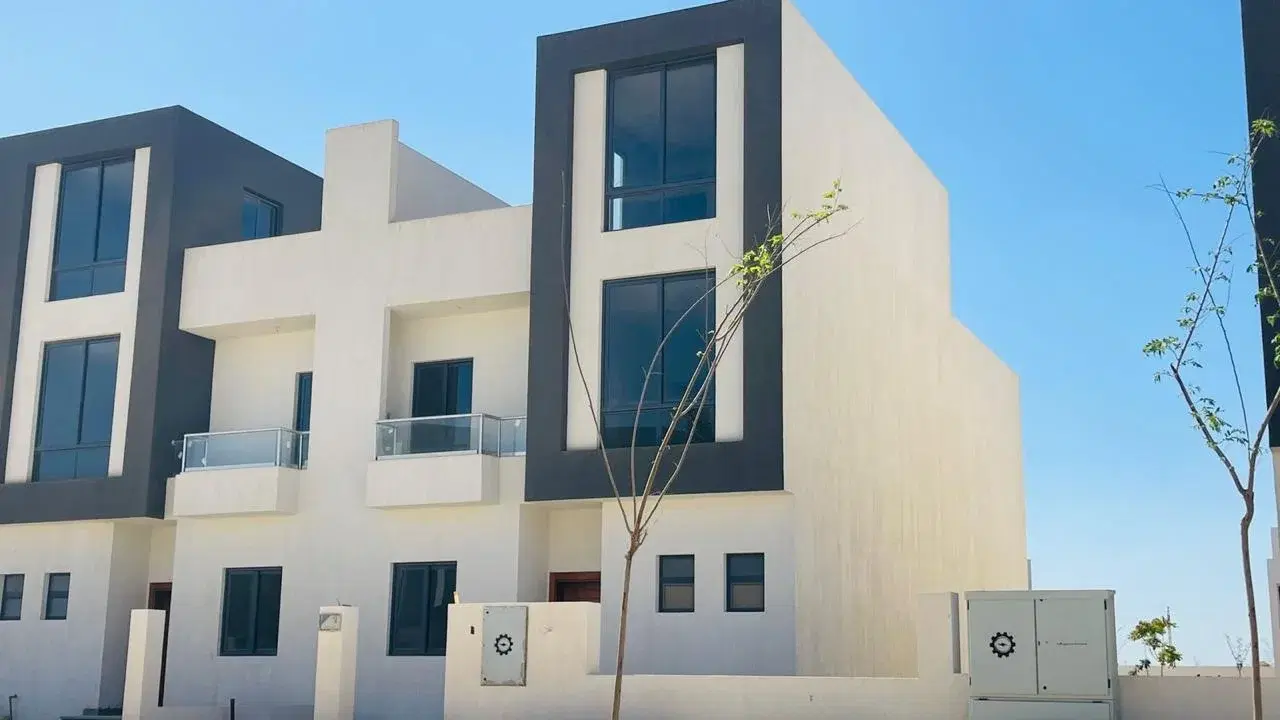 Stunning Townhouse for Sale in Lake West