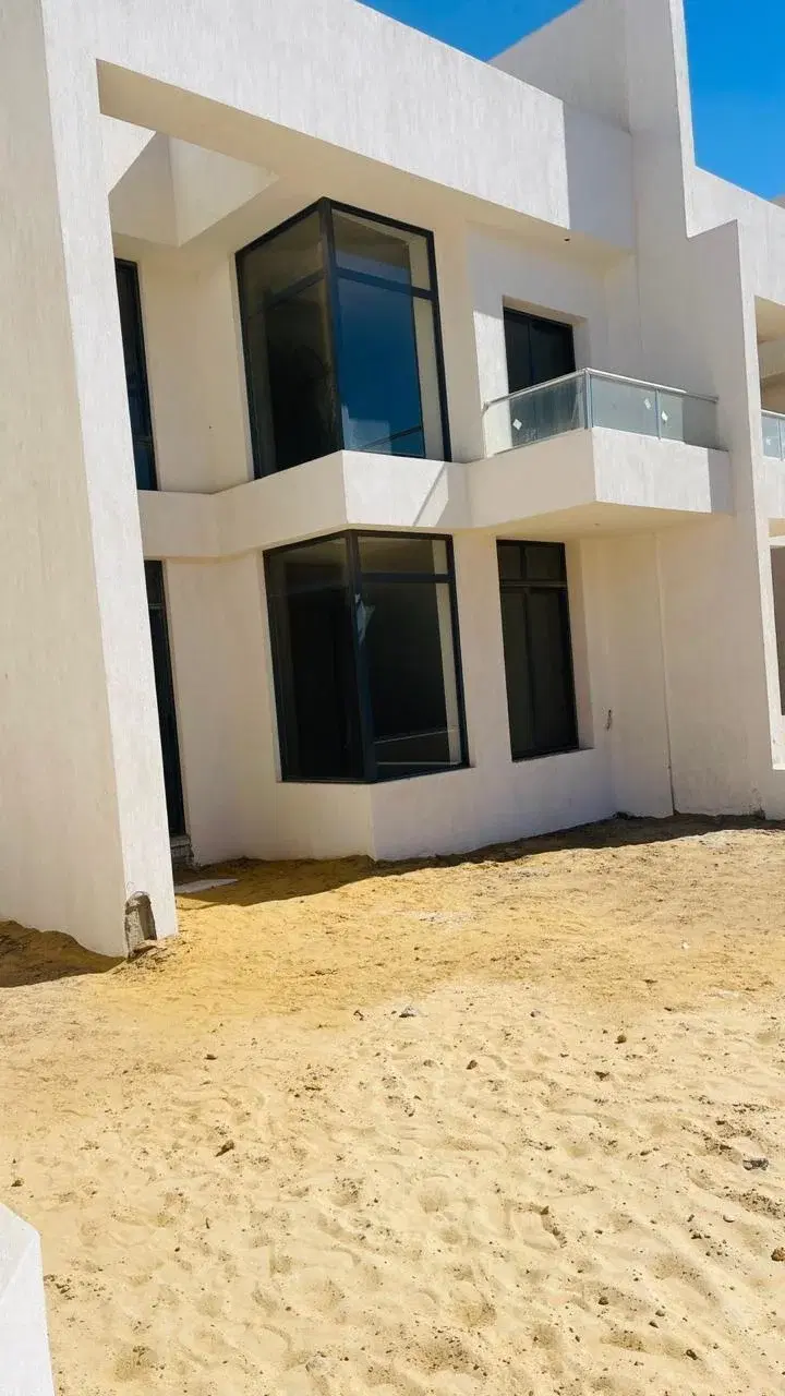 Stunning Townhouse for Sale in Lake West