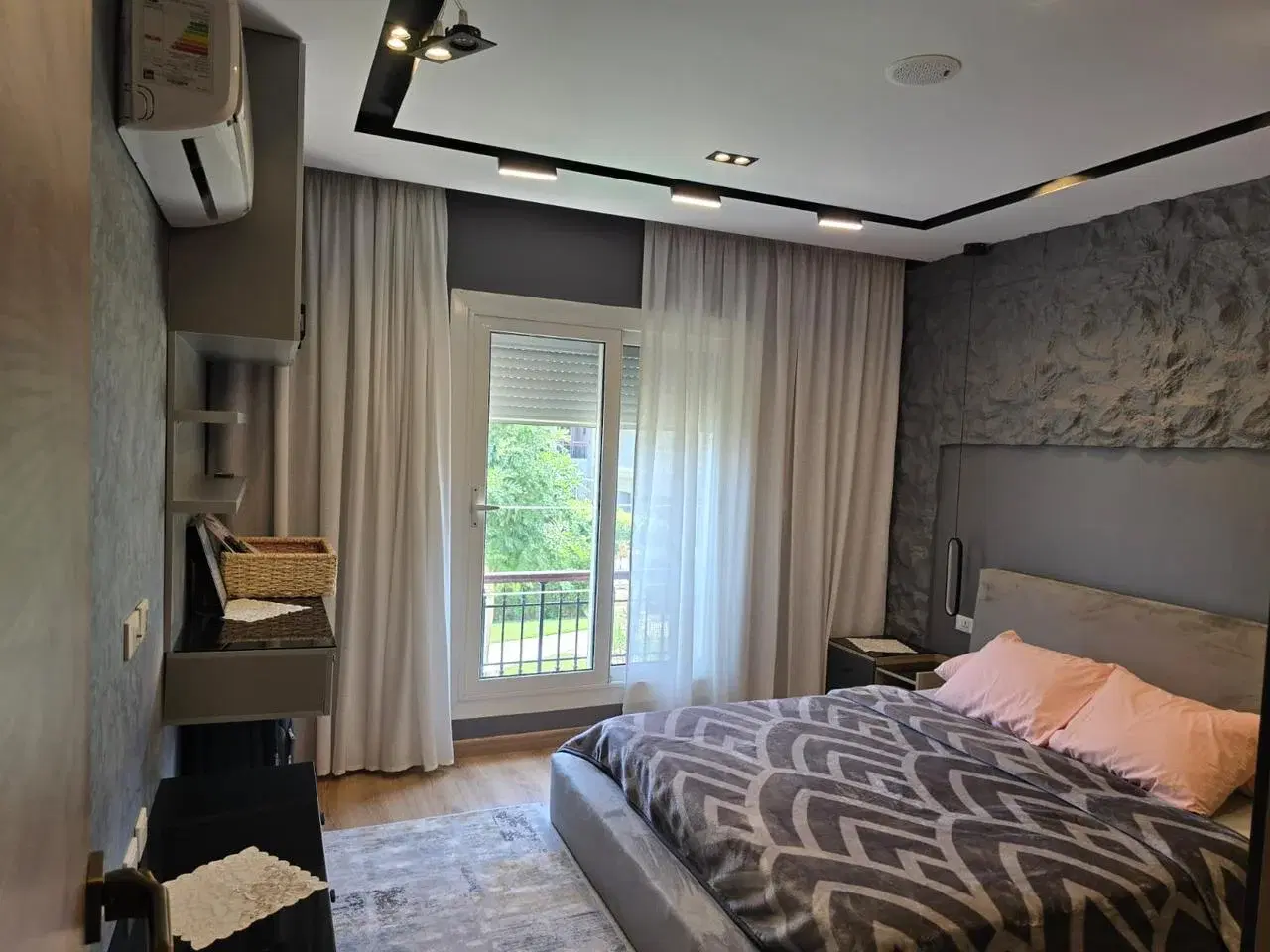 Luxurious Townhouse for Sale in Mountain View October Park