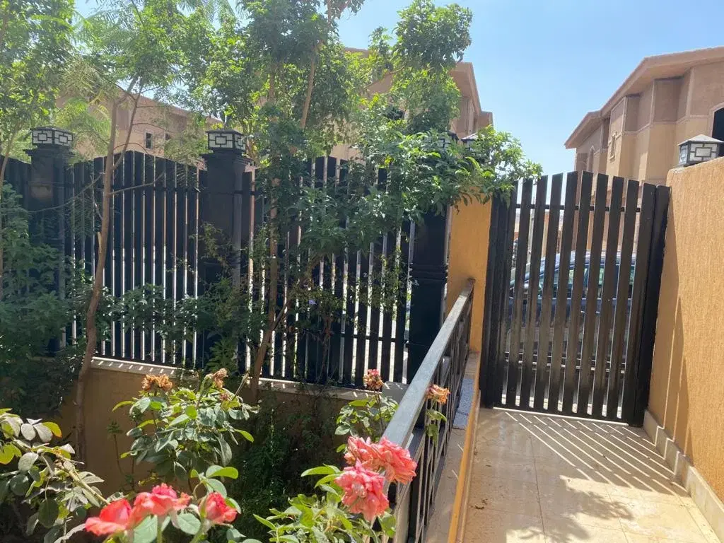 Twinhouse for Sale in Pyramids Walk, 6th of October – 4BR, Pool Access