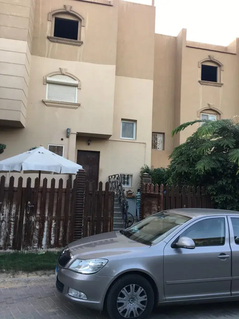 تاون هاوس 6 غرف للبيع في جاليريا ريزيدنس (مون فالي) — جنوب إنفستورز، أرابيا للتطوير