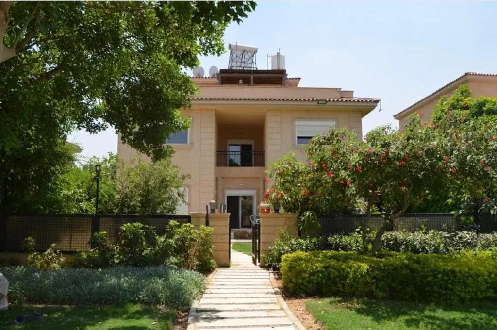 Luxurious Villa for Sale in Madinaty
