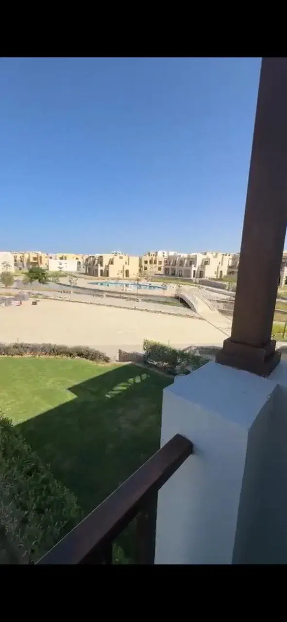 شقة رائعة للبيع في قرية مكادي هايتس