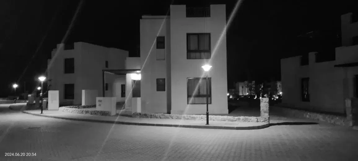 فيلا مستقلة فاخرة للبيع في قرية مكادي هايتس
