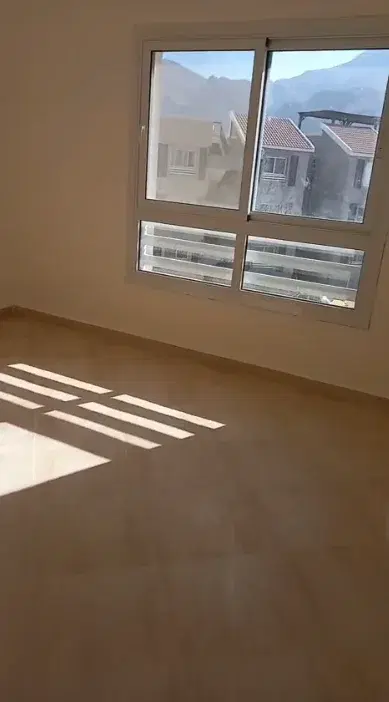شقة بنتهاوس فاخرة للبيع في قرية مورانو العين السخنة من وادي دجلة