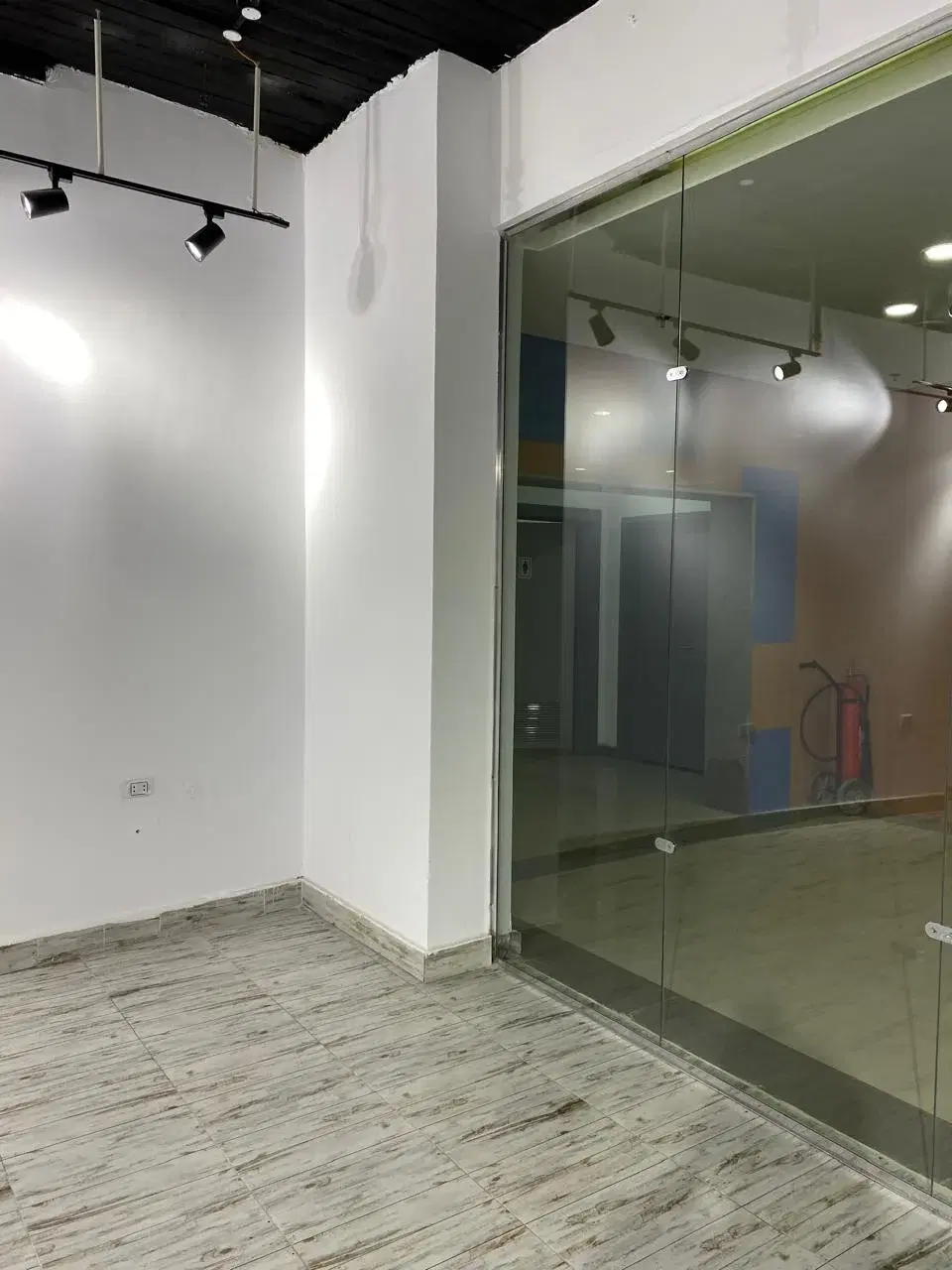 مكتب متميز للبيع في مول ميراج