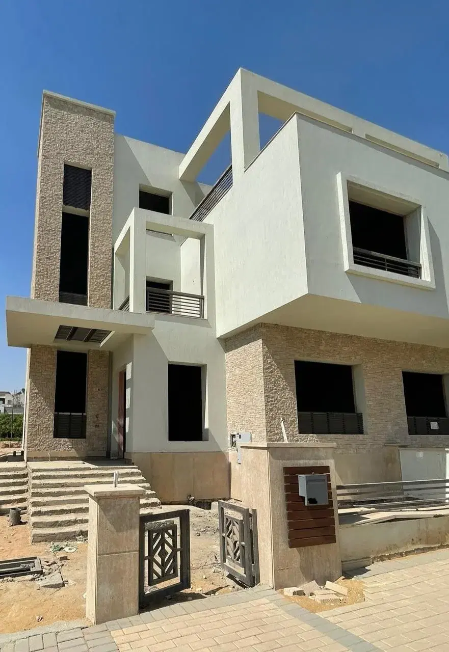 تاون هاوس للبيع في نيو جيزة – 4 غرف نوم من G Developments