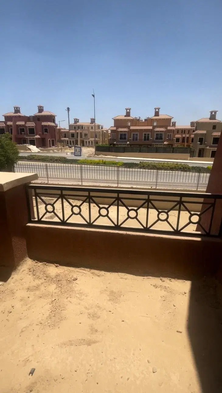 تاون هاوس رائع للبيع في كمبوند نيوم أكتوبر