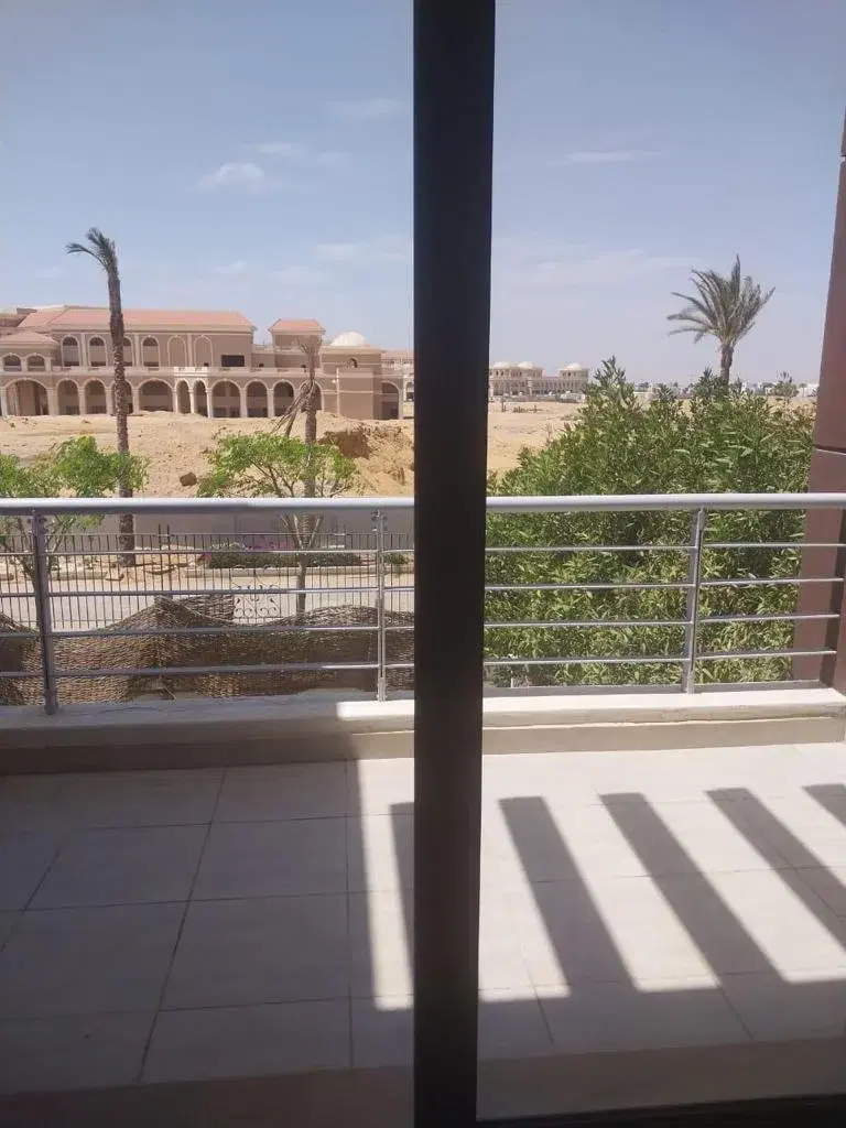 Stylish Townhouse for Sale in Hyde Park, New Cairo - 2 Bedrooms