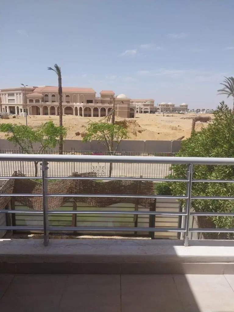 Stylish Townhouse for Sale in Hyde Park, New Cairo - 2 Bedrooms