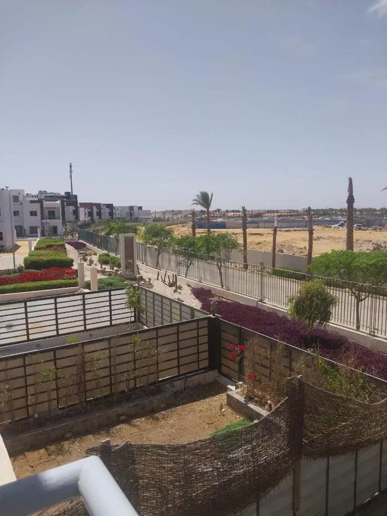 Stylish Townhouse for Sale in Hyde Park, New Cairo - 2 Bedrooms