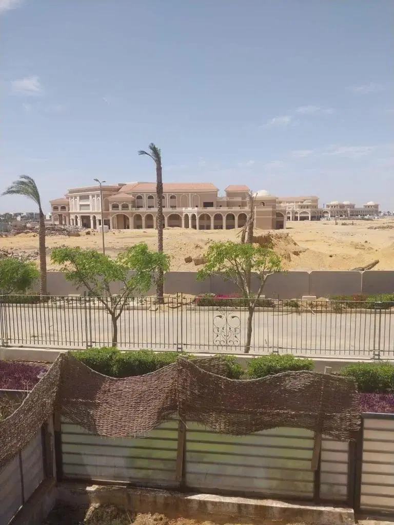 Stylish Townhouse for Sale in Hyde Park, New Cairo - 2 Bedrooms