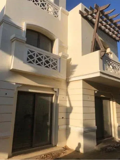 Stunning Villa for Sale in Hyde Park