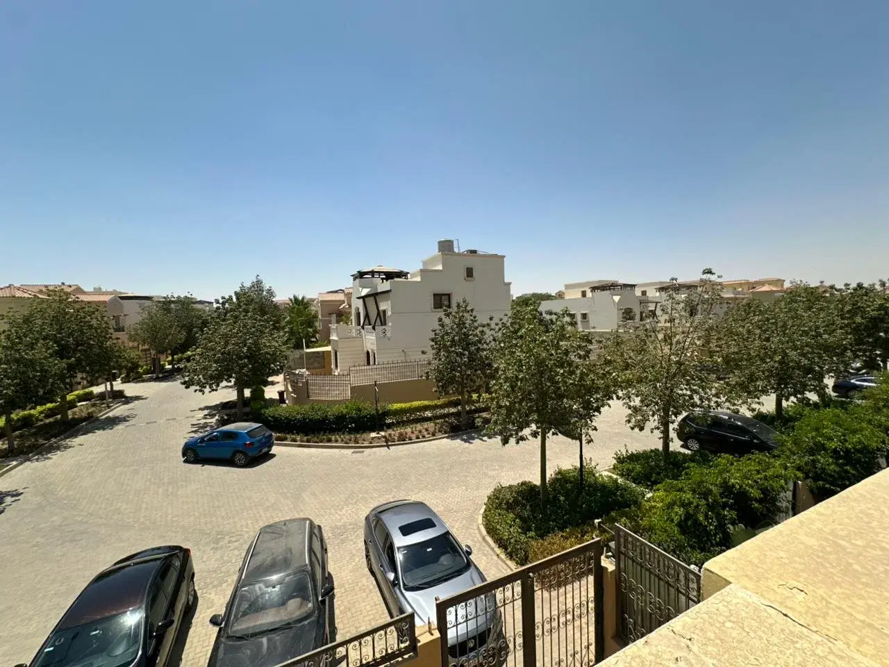فيلا رائعة للبيع في هايد بارك