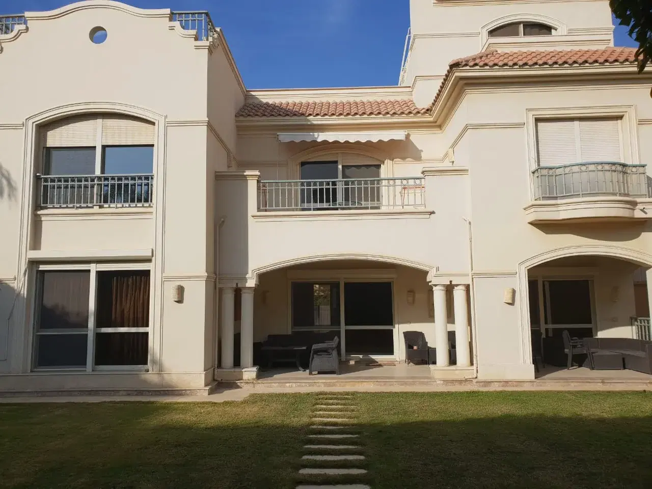 فيلا 700 متر للبيع في كمبوند El Patio 2 القاهرة الجديدة