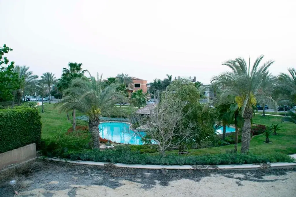 فيلا للبيع في سوان ليك القطامية 1300 متر