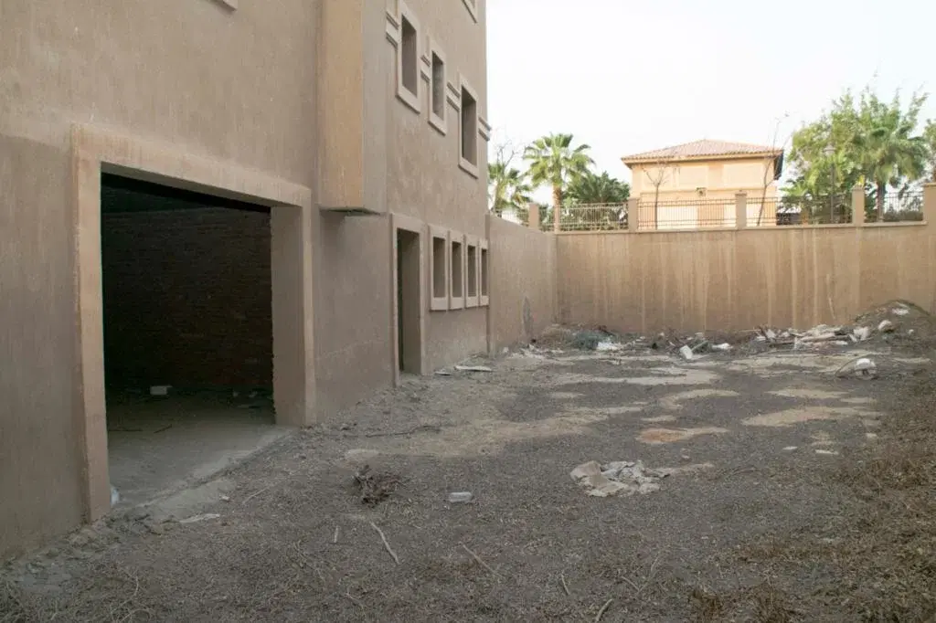 فيلا للبيع في سوان ليك القطامية 1300 متر