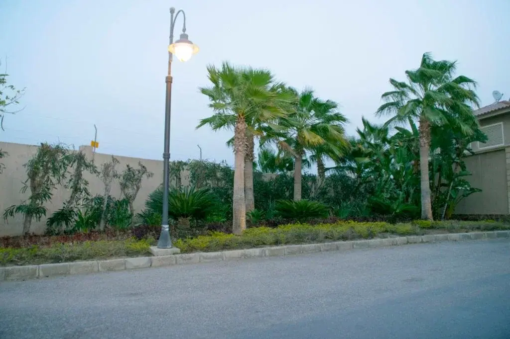 فيلا للبيع في سوان ليك القطامية 1300 متر