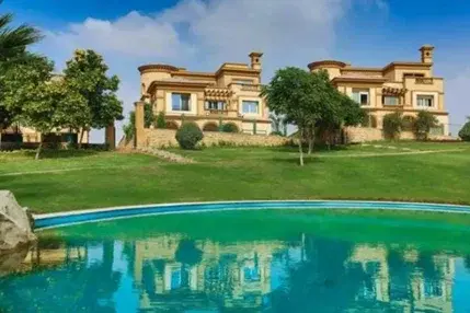 فيلا للبيع في كمبوند Le Reve بمساحة 1050 متر