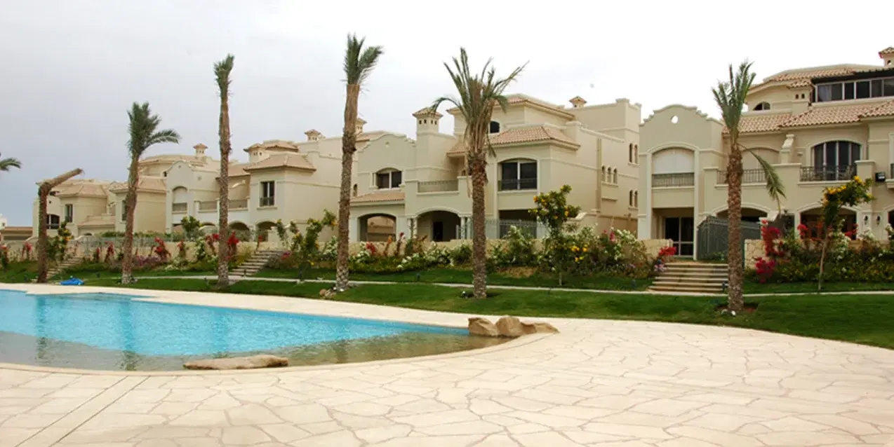 توين هاوس للبيع في كمبوند الباتيو 1 بمساحة 560 متر