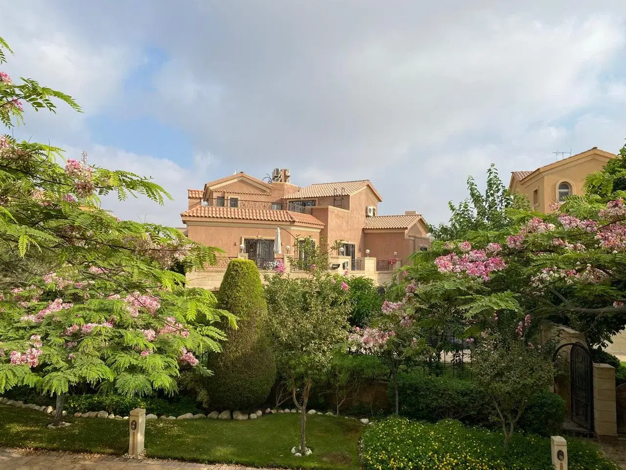 Villa for sale in Katameya Hills New Cairo - 620 sqm finished