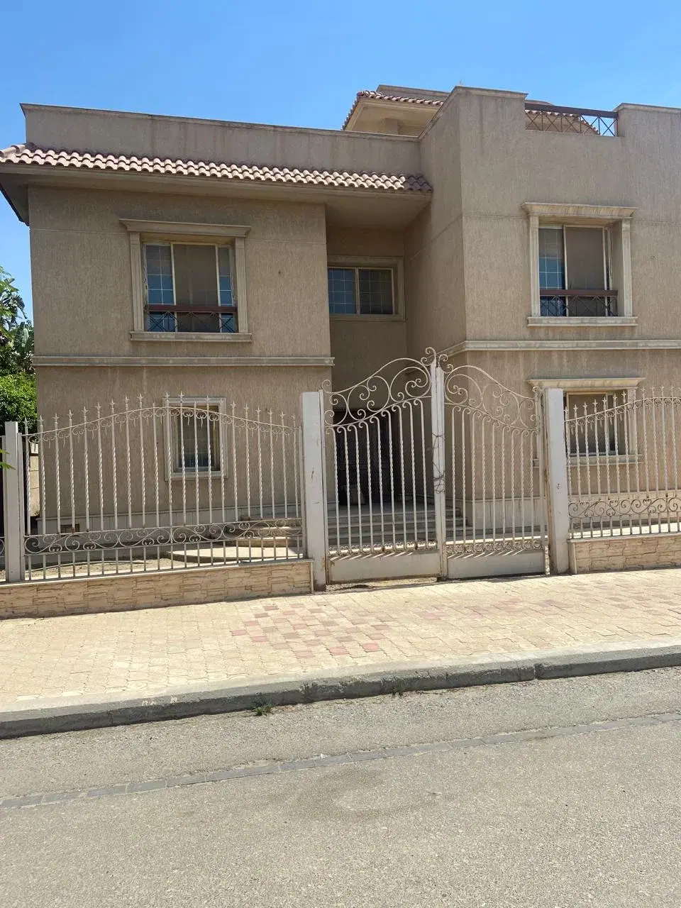 Villa for Sale in Flowers Park New Cairo 400 sqm Ready to Move