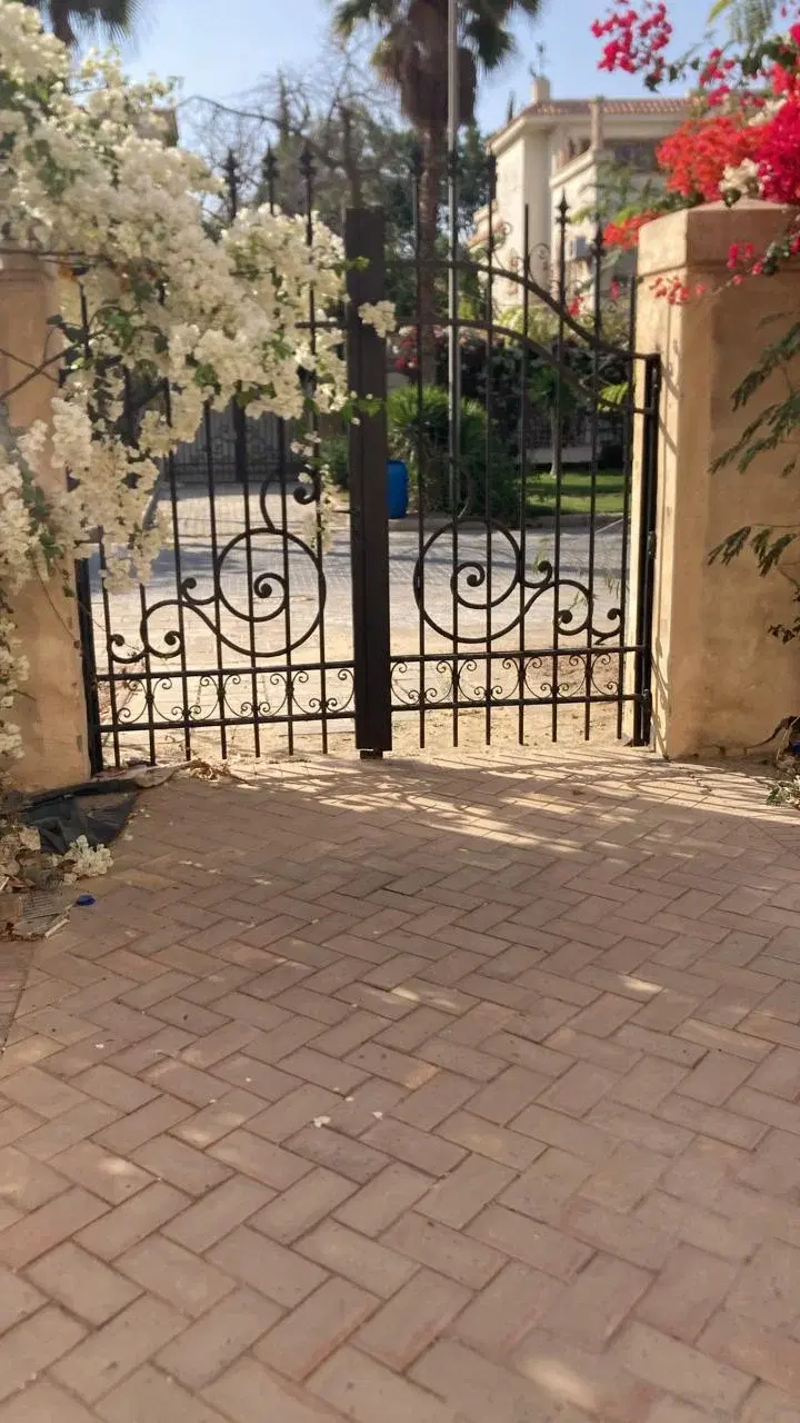 فيلا للبيع في Royal Hills بمدينة 6 أكتوبر 350 متر