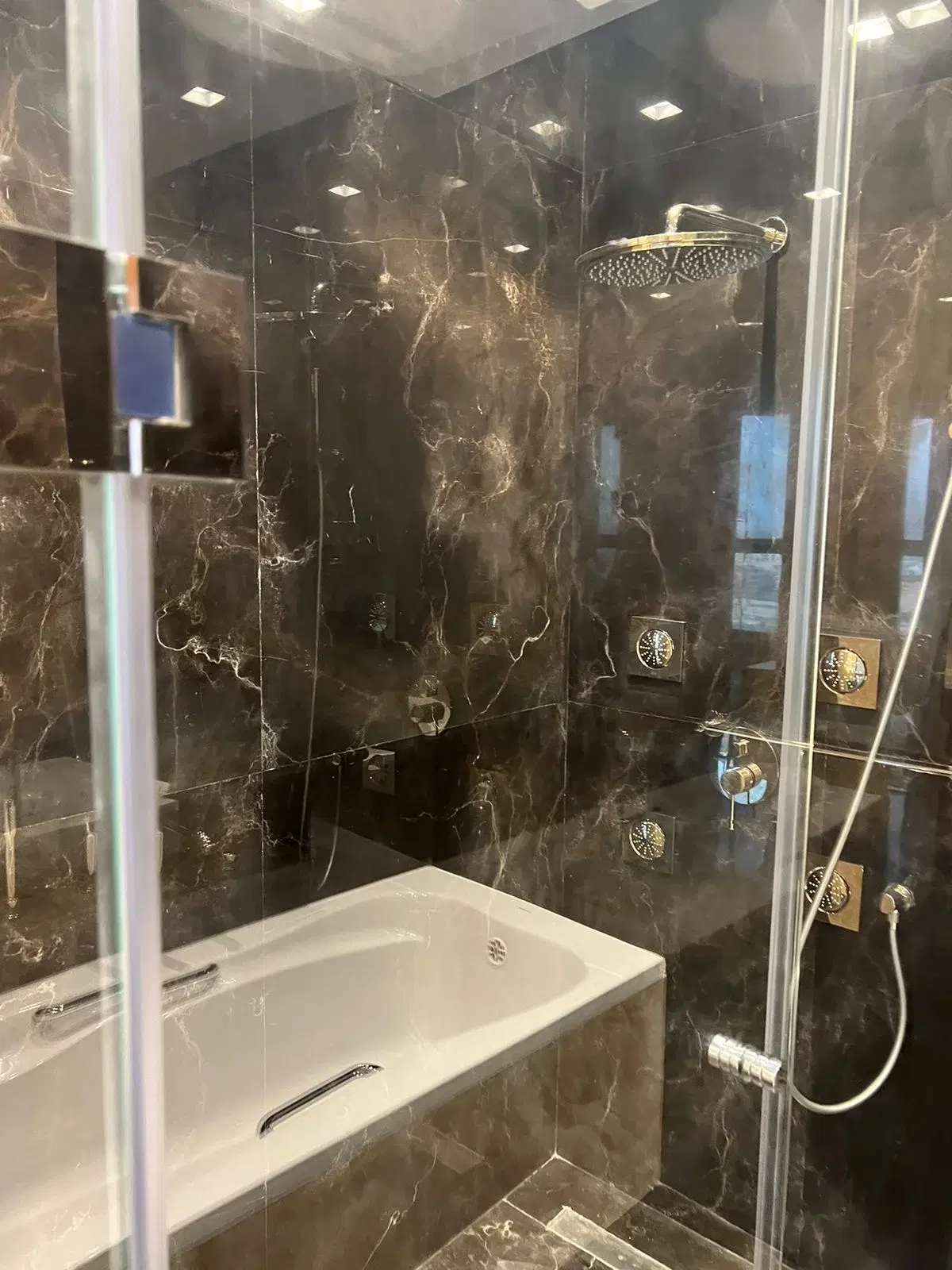Luxury 4‑Bedroom Apartment for Sale in AEON Towers, 6th of October