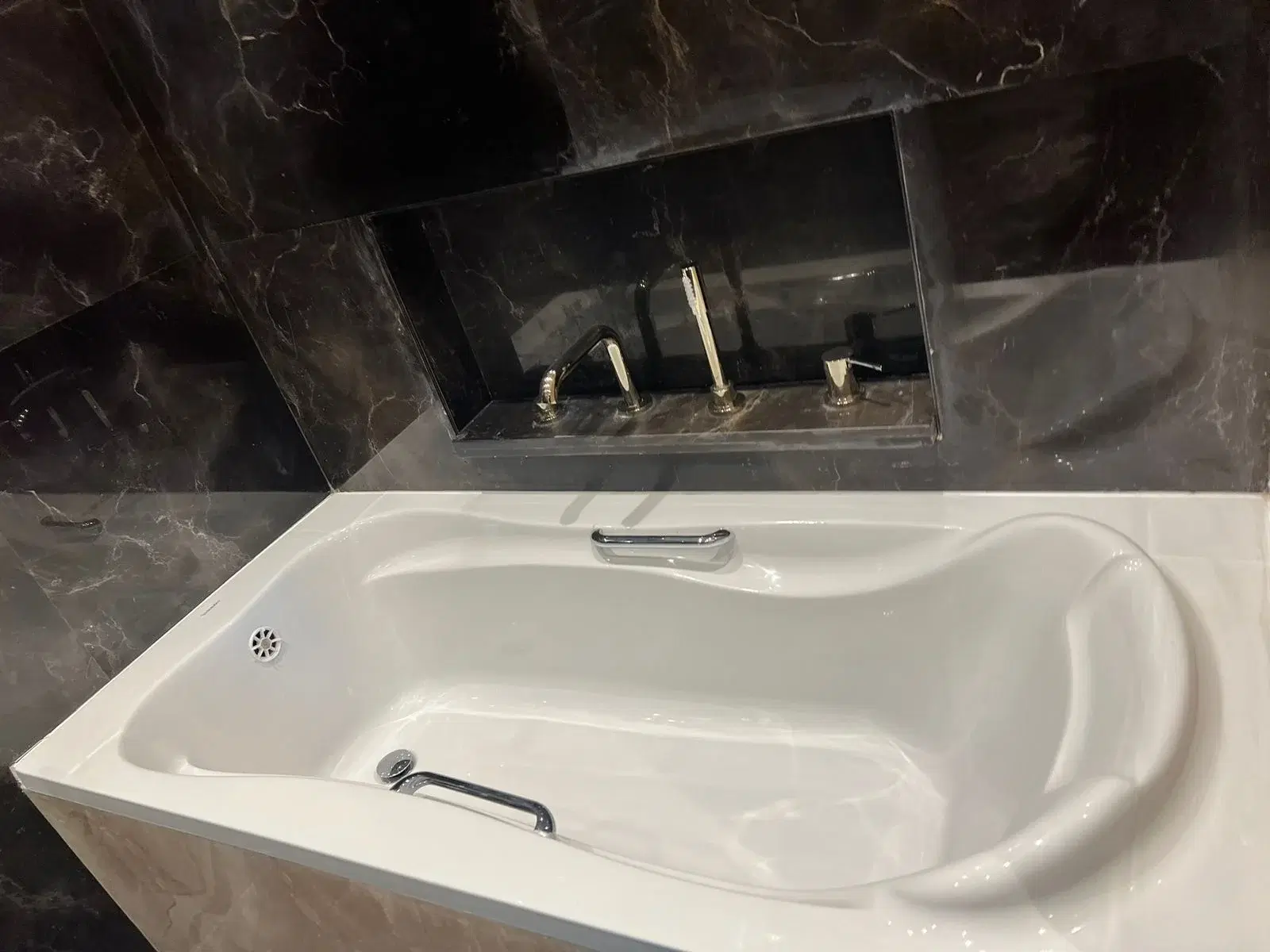 Luxury 4‑Bedroom Apartment for Sale in AEON Towers, 6th of October