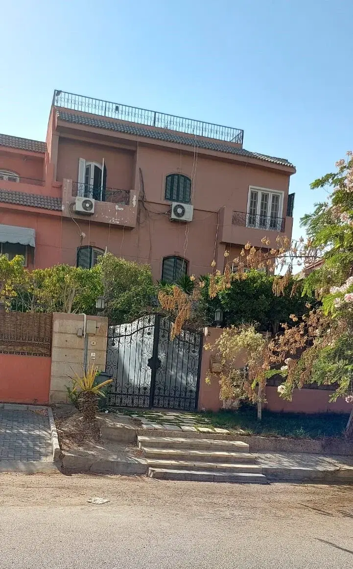 فيلا ٤٠٠ متر للبيع في Solimanya Gardens الشيخ زايد