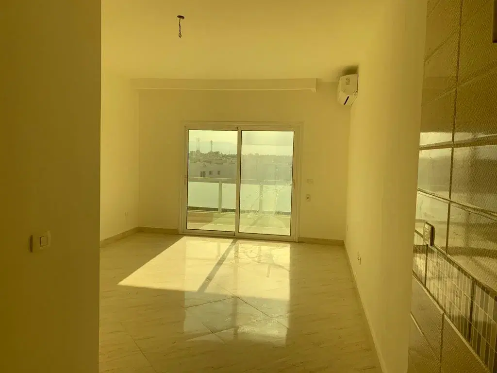 استوديو مُشَطَّب بالكامل للبيع في أروما — جاهز للسكن