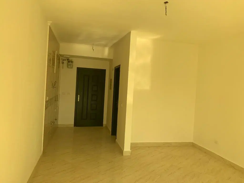 استوديو مُشَطَّب بالكامل للبيع في أروما — جاهز للسكن