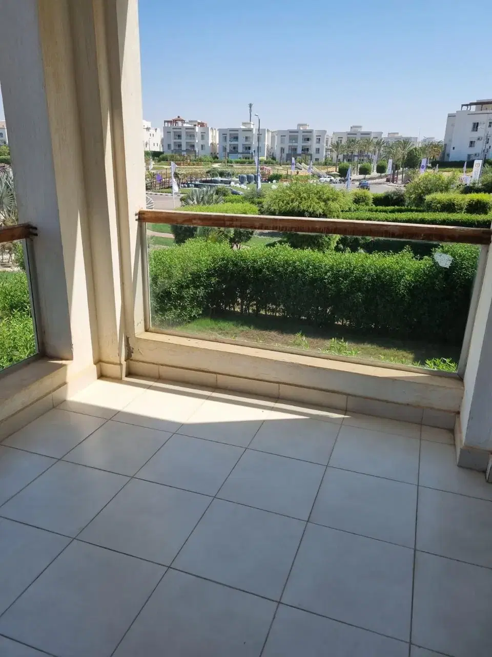 دوبلكس مفروش 4 غرف للبيع في أمواج — الساحل الشمالي مع وصول للمسبح