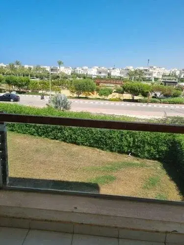 دوبلكس 4 غرف للبيع في أمواج الساحل الشمالي — 190 م² مباني، 135 م² حديقة