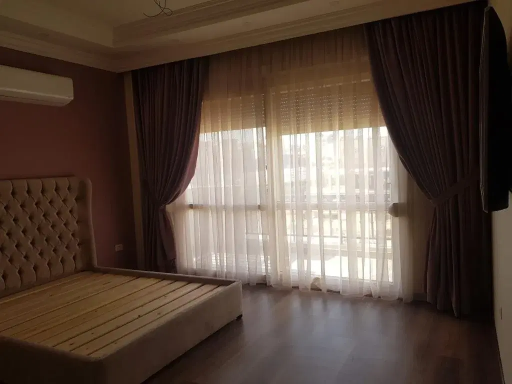 فيلا للبيع في الباتيو 5 إيست (الشروق) — 4 غرف، المبني 380م²، الأرض 450م²
