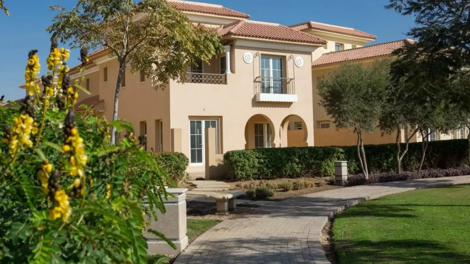 Lowest price for a townhouse for sale, Ready to move, 208m, in installments, in Hyde Park